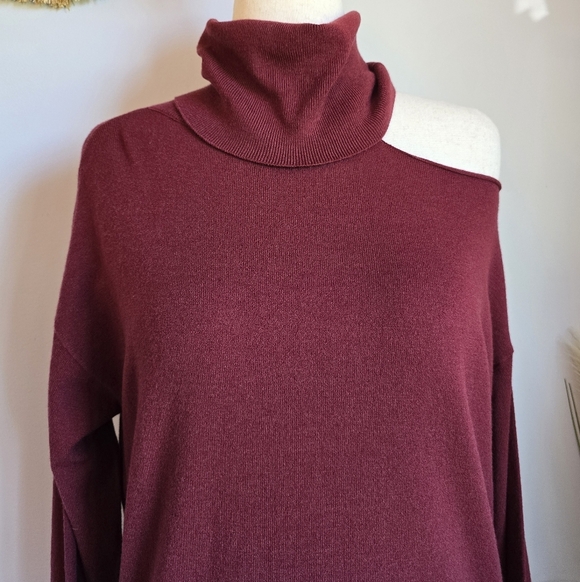 525 America New Burgundy Collarbone Cut-out Turtleneck Sweater SZ Small - Picture 5 of 12